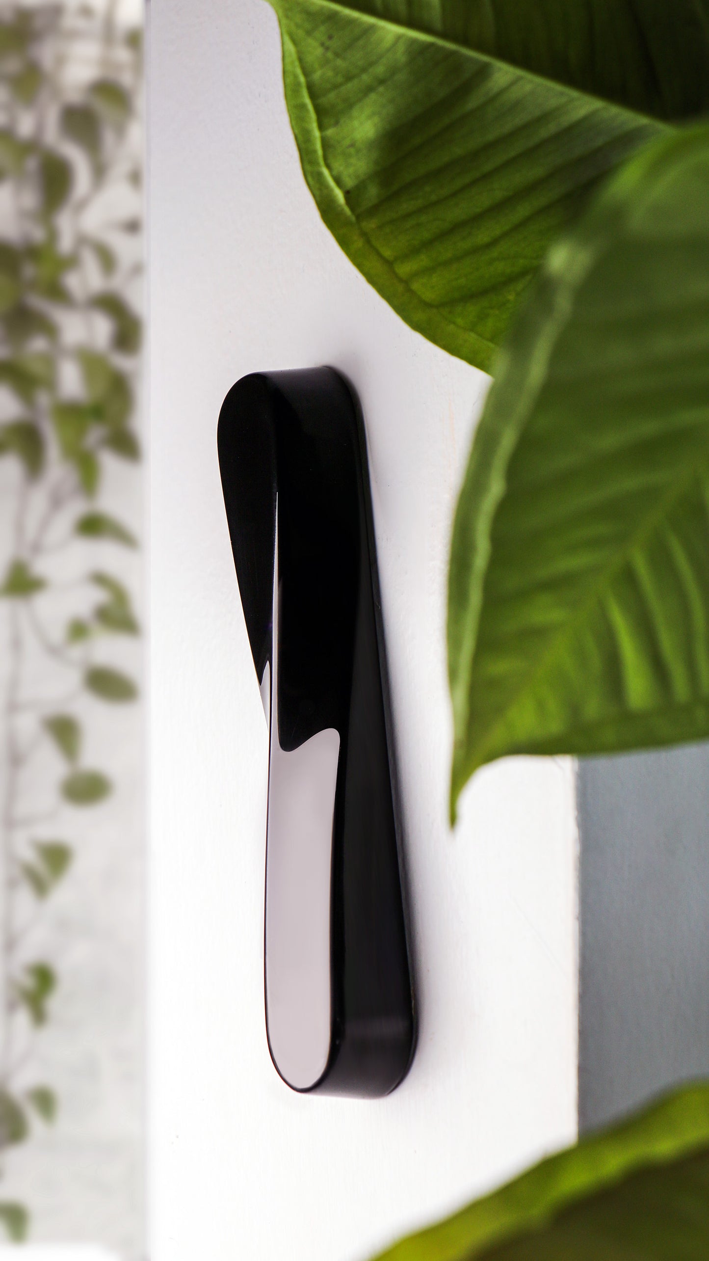 TWIST Mezuzah | Gloss Black Aluminum