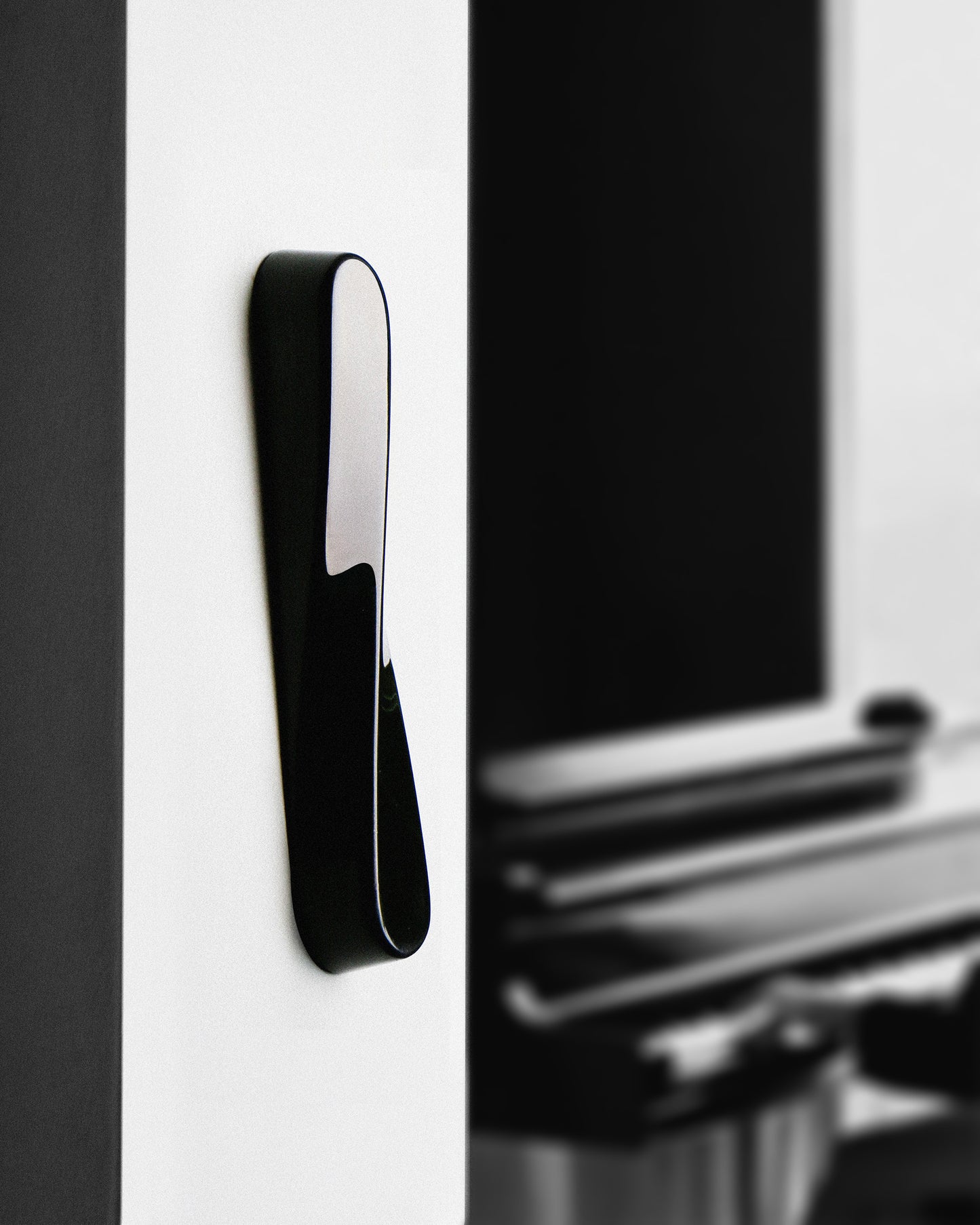 TWIST Mezuzah | Gloss Black Aluminum
