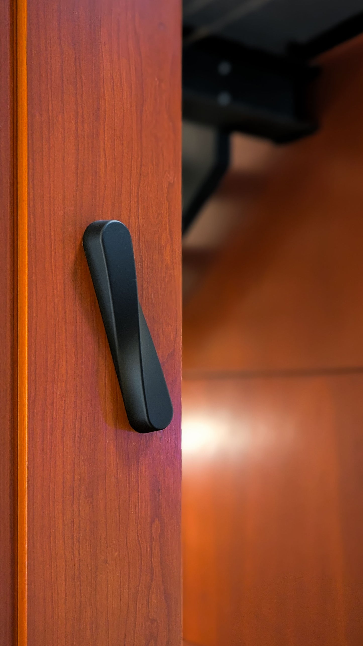TWIST Mezuzah | Matte Black Aluminum