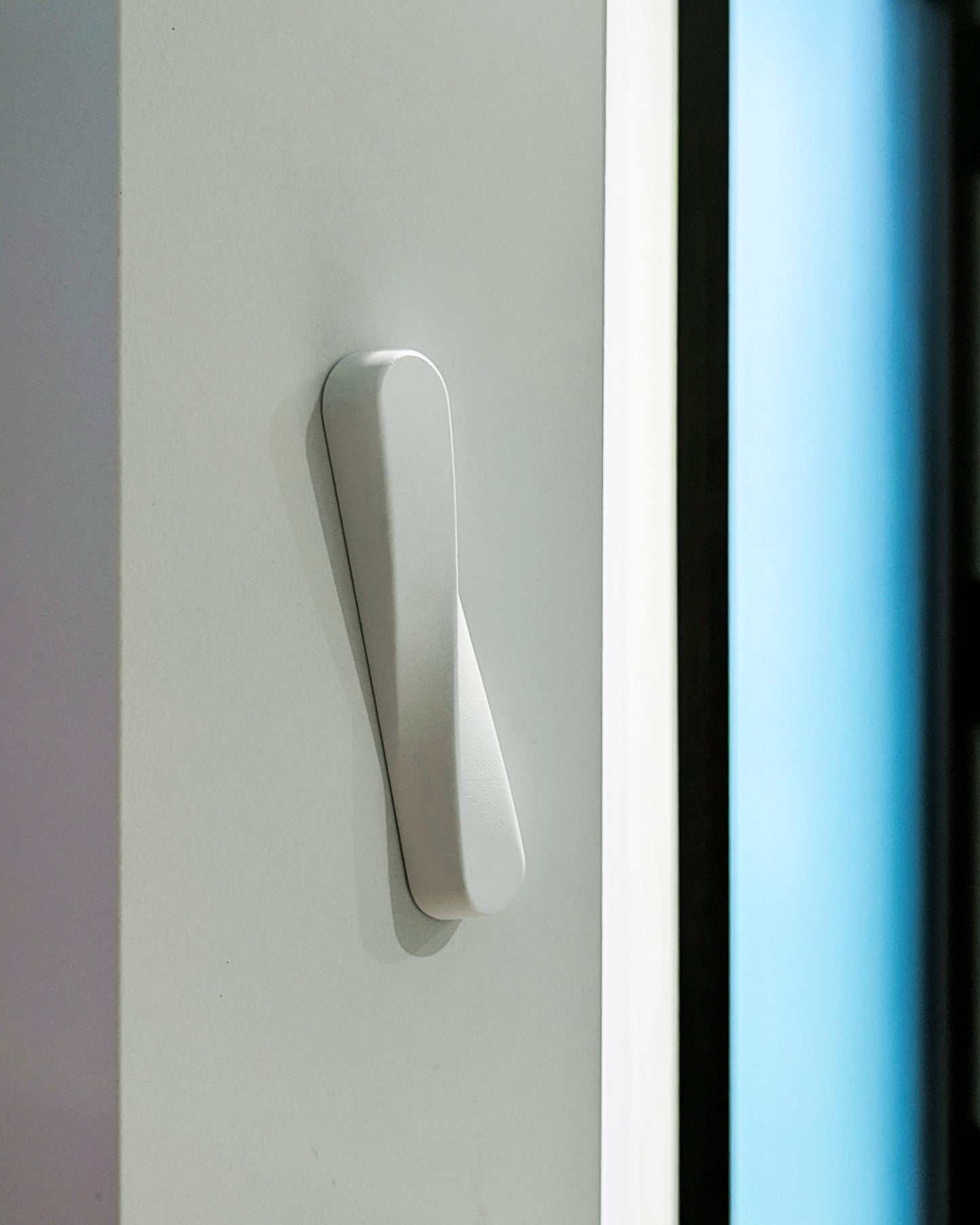 TWIST Mezuzah | Matte White Aluminum